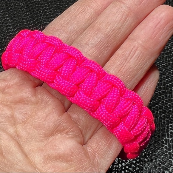 Neon Pink Paracord Survival Bracelet Plastic Buckle Closure 7” - Picture 3 of 7